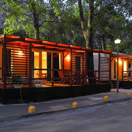 Mediteran Travel Mobile Homes Galeb Omiš Eksteriør bilde