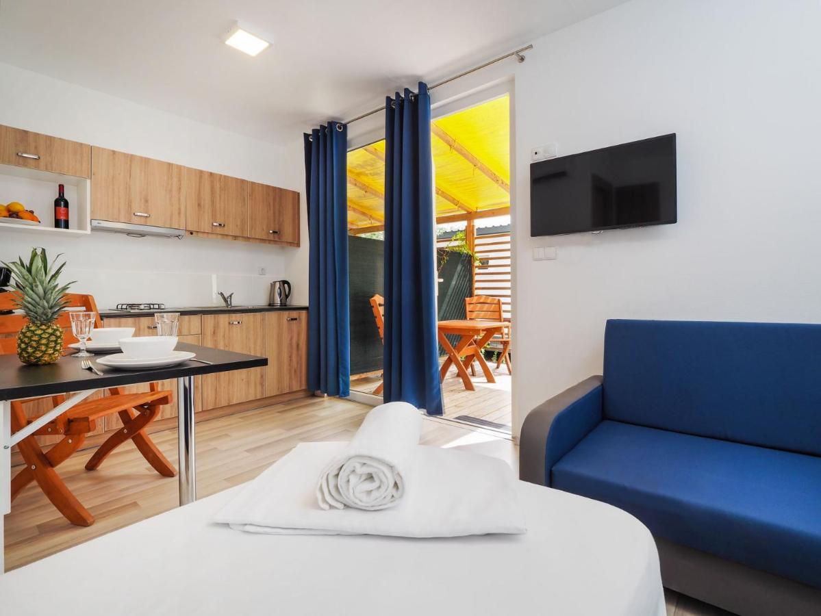 Mediteran Travel Mobile Homes Galeb Omiš Eksteriør bilde