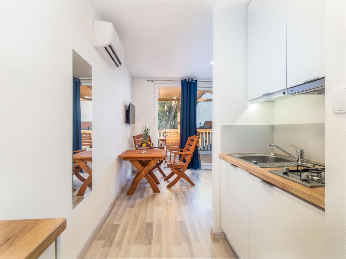 Mediteran Travel Mobile Homes Galeb Omiš Eksteriør bilde