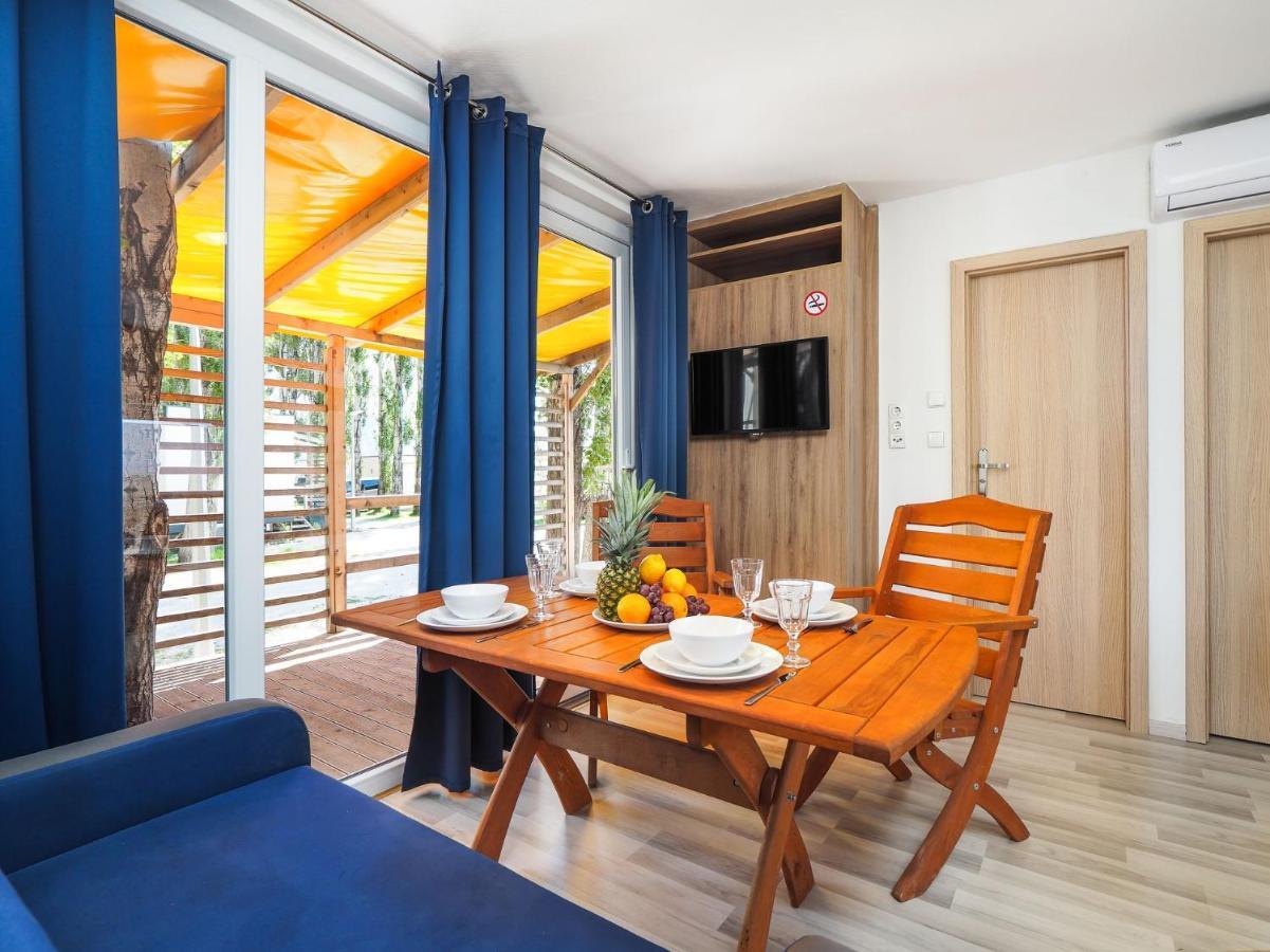 Mediteran Travel Mobile Homes Galeb Omiš Eksteriør bilde